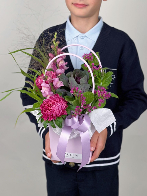 КОМПОЗИЦИЯ В ПАКЕТЕ С РУЧКАМИ