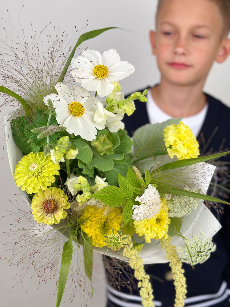 БУКЕТ ИЗ ФЕРМЕРСКИХ ЦВЕТОВ С КОСМЕЕЙ И АМАРАНТОМ БУКЕТ ИЗ ФЕРМЕРСКИХ ЦВЕТОВ С КОСМЕЕЙ И АМАРАНТОМ