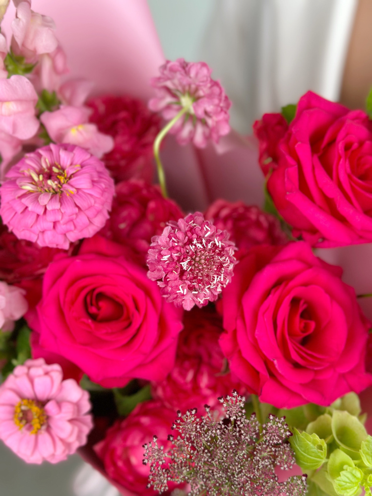 ЯРКИЙ БУКЕТ С ПИОНОВИДНОЙ РОЗОЙ И ЛЬВИНЫМ ЗЕВОМ ЯРКИЙ БУКЕТ С ПИОНОВИДНОЙ РОЗОЙ И ЛЬВИНЫМ ЗЕВОМ