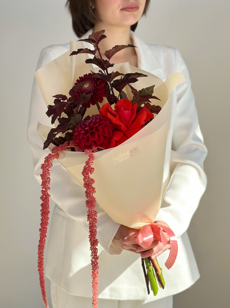 БУКЕТ С ГЕОРГИНАМИ, РОЗОЙ И АМАРАНТОМ БУКЕТ С ГЕОРГИНАМИ, РОЗОЙ И АМАРАНТОМ